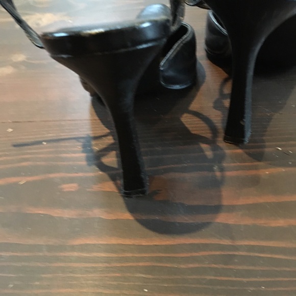 Leather heels it’s ankle strap - Picture 4 of 5